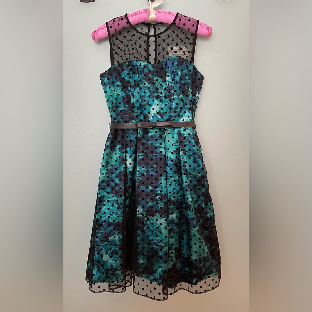 Retro inspired cocktail dress with sweetheart neckline